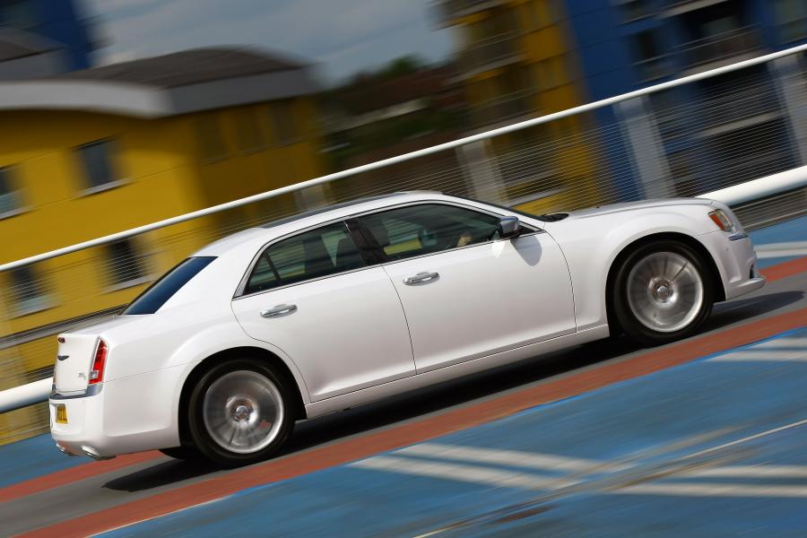  Chrysler 300C 2012 года  (UK) (фото 34 из 91)